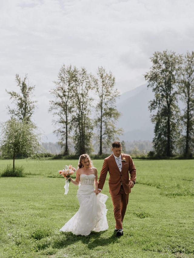 This is the part people don’t always see.
Attaching boutonnières. Monitoring your phone so you’re not distracted. Bringing you drinks after the ceremony.
Signing your marriage papers.
My job isn’t just to take photos.
It’s to protect your experience.

Whistler wedding photographer | Whistler photographer | Whistler Weddings